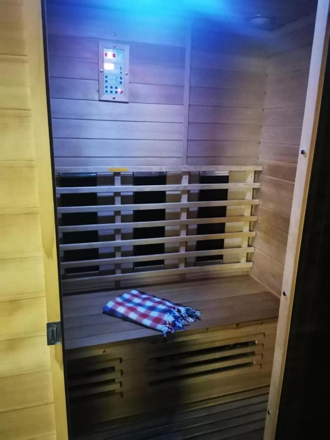 Spabyelleetlui Spa Rouge Ou Bleu Mouscron Esterno foto