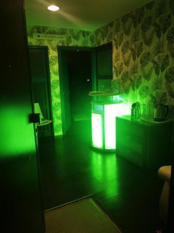 Spabyelleetlui Spa Rouge Ou Bleu Mouscron Esterno foto