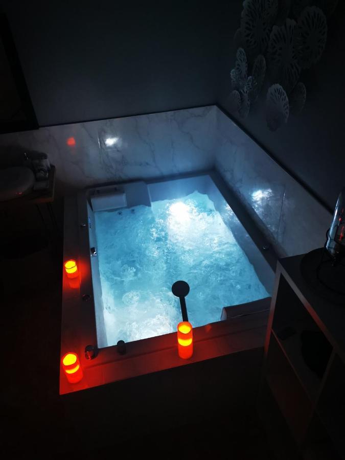 Spabyelleetlui Spa Rouge Ou Bleu Mouscron Esterno foto