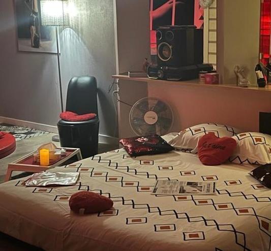 Spabyelleetlui Spa Rouge Ou Bleu Mouscron Esterno foto