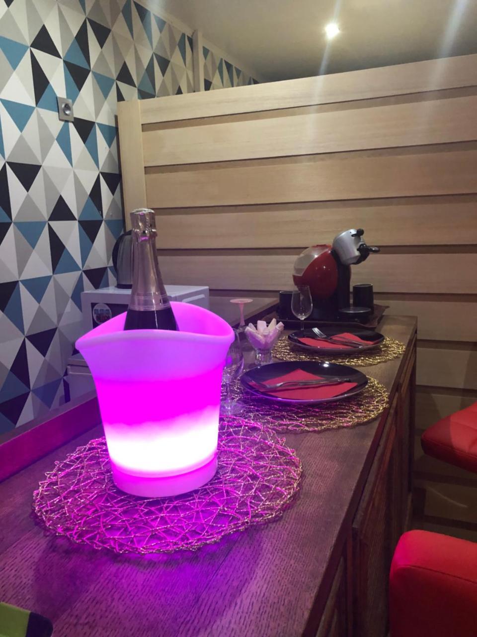Spabyelleetlui Spa Rouge Ou Bleu Mouscron Esterno foto